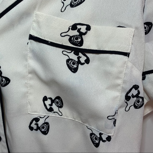 XS Forever21 White Graphic Telephone Top - Picture 2 of 6